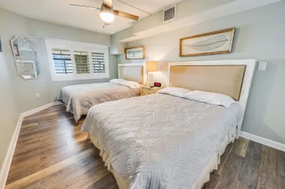 Stunning Oceanfront Paradise - Pools, Hot Tub, Balcony