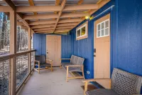 Secluded Oasis with Fire Pit and BBQ Grill - Charming Cozy Retreat Hotels in DeKalb County