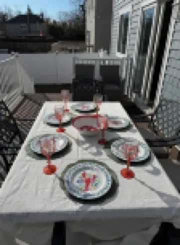 Ground-Level Bed and Bath! Well Equipped Beautiful Backyard and Near the Beach.