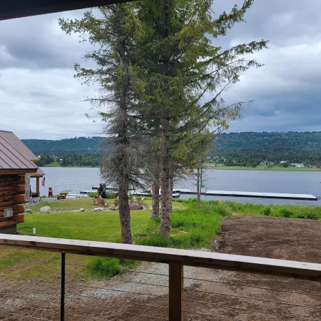 Lakeshore Lodging