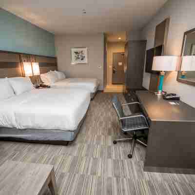 Holiday Inn Express & Suites LAKE CHARLES SOUTH CASINO AREA by IHG Rooms