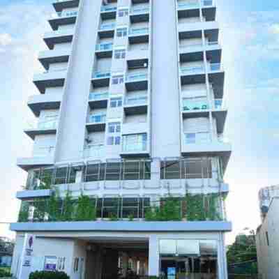 Ocean Breeze Condo Hotel Exterior