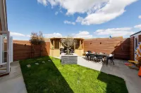 Coastal Retreat for 6 Close to Beaches - شاطئ