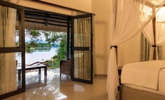 Masaumbezi River Lodge