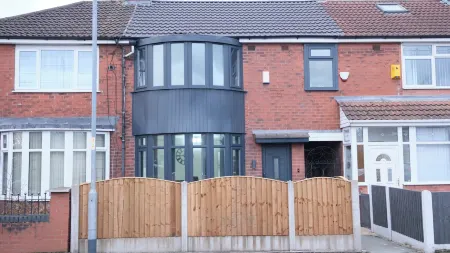 Modern House - 3 Bedrooms - 1 Bath - ManCity Отели в г. Фэйлзуорт