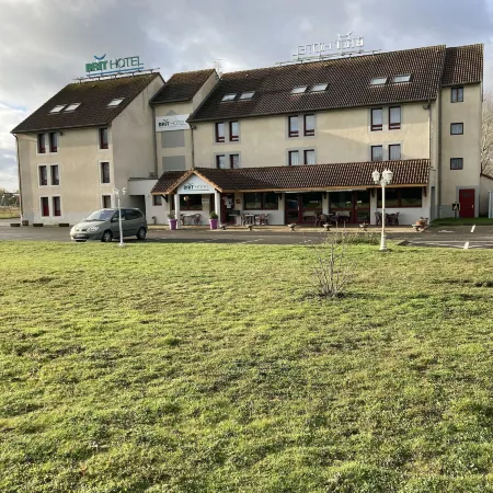 Brit Hotel Essentiel Moulins Avermes Отели в г. Аверм