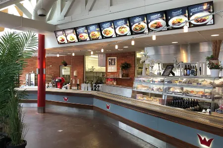 Rasta Götene Отели рядом с достопримечательностью «Snake»