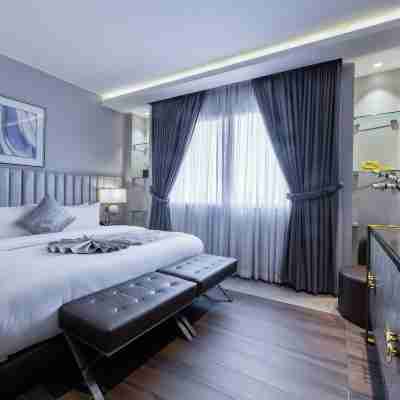 Oak Plaza Suites Rooms