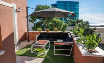 Luxury Apartment Eqanimity