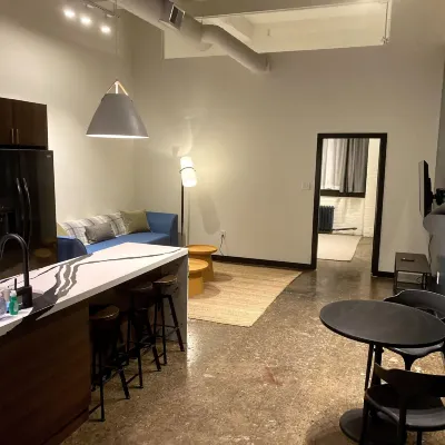 424-Apt. 403 Отели рядом с достопримечательностью «Район Ист-Либерти»