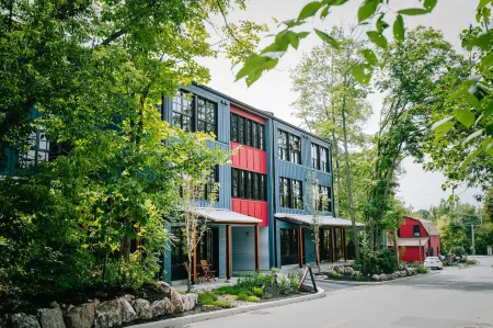 Lofts du Village Отели в г. Ле Коллин-де-л'Утауе