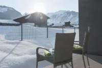 Aurora Mountain Chalet by we Rent, Summercard Included - Bungalows