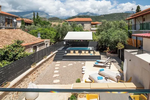 Cardamilia Suites