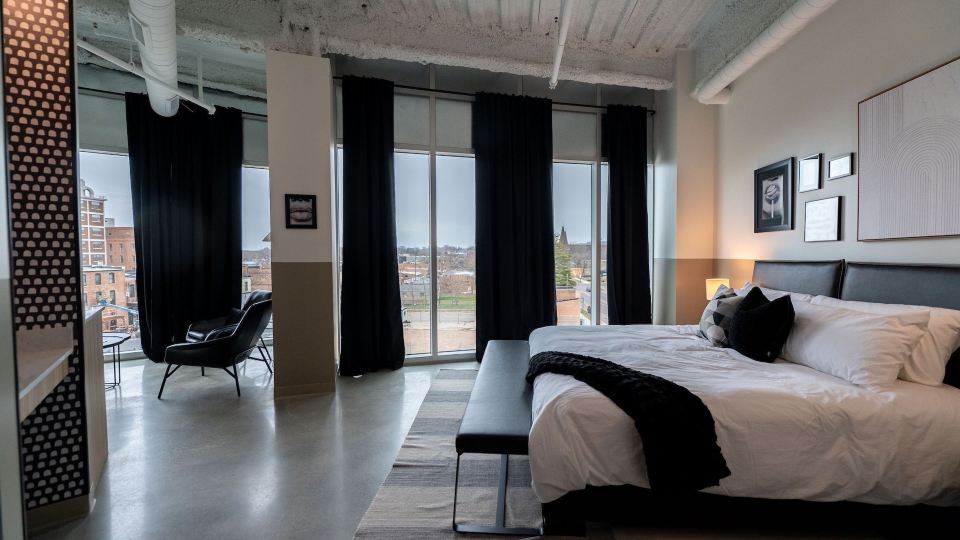 Arch + Cable Hotel