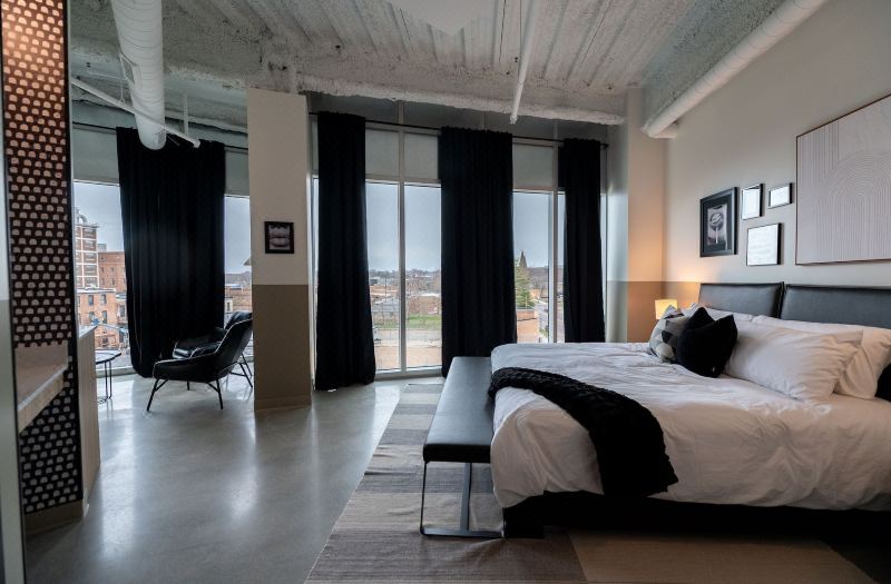 Arch + Cable Hotel