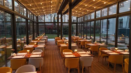 VE Hotels Adakale Отели рядом с достопримечательностью «Кизилэйская площадь»