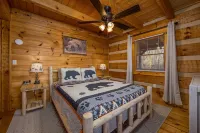 Hidden Hideaway 2 Bedroom Cabin by RedAwning