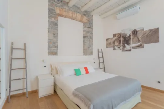 Wine Not Apartment in Como City Centre by Rent All Como