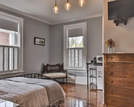 The Burrell House Hotels in Keene