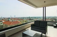 Phaedrus Living: Sea View Anna Residence 302