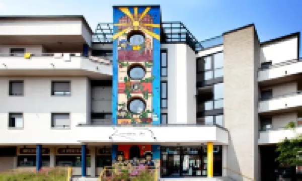 拉科達塔贊比尼6號住宿酒店 鄰近阿比亞特格拉索站（Abbiategrasso）的酒店