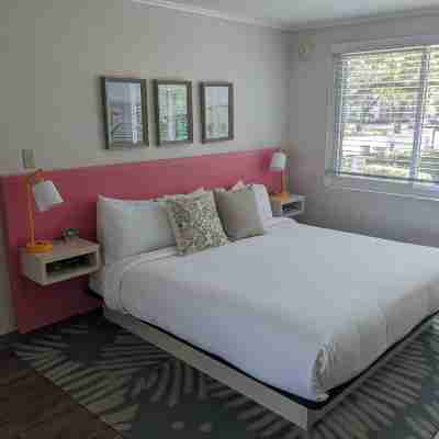 Queen's Court Inn Rooms