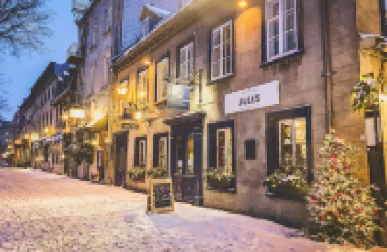 Auberge Place d'Armes - PAR Aneyro Hotel di 