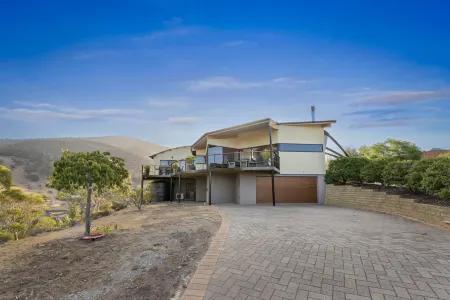 Tree Top Views - 4 Bedroom House Отели в г. Rosetta