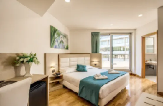 Ginevra Palace Hotel Hotel berhampiran Villa Mater Redemptoris Zarándokház