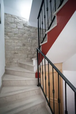 Apartment & Room Ursa Отели в г. Трогир