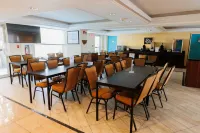 Garnet Inn & Suites, Orlando - فطور