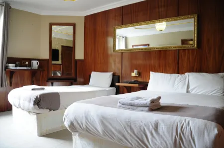 Cricklewood Lodge Hotel Отели в г. Брент