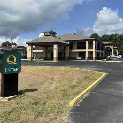 Quality Inn Hotel Exterior