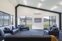 Harvest Park Studios Hotels in Cromwell