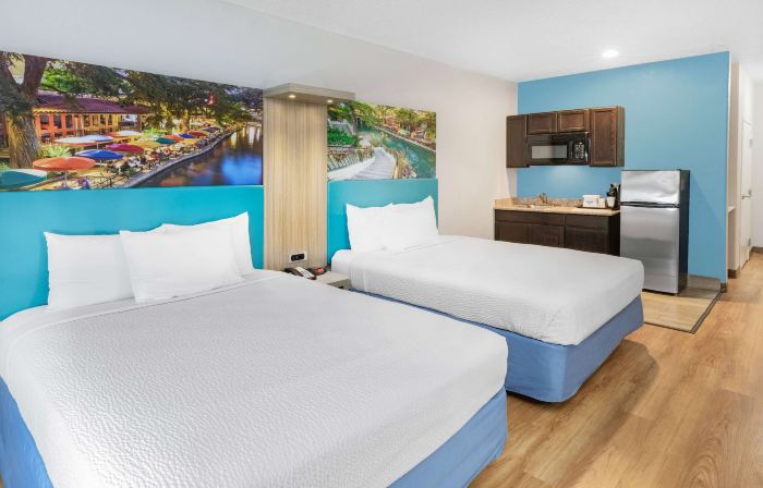 Days Inn & Suites by Wyndham San Antonio Near Frost Bank Ctr