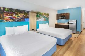 Days Inn & Suites by Wyndham San Antonio Near Frost Bank Ctr