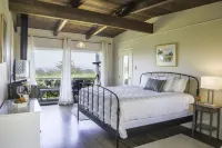 Inn at Schoolhouse Creek Hotels in Little River