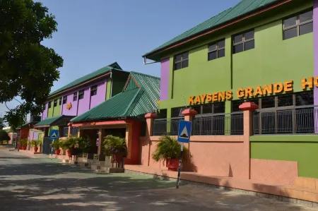 Kaysens Grande Hotel Отели рядом с достопримечательностью «Tema Cocoa Processing Company (CPC)»