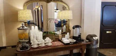 Kensington Park Hotel Отели рядом с достопримечательностью «Парк Хантингтон»