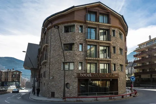 Hotel Màgic Ski by Nexta - parking