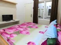 Homestay Babussalam Rungkut Mitra RedDoorz Hotels in Rungkut