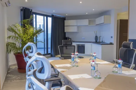 Le Centell Hotel & Spa Отели в г. Антананариво Аварадрано