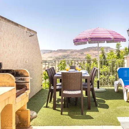 Villa Ta Debora Sleeps 7 with Pool