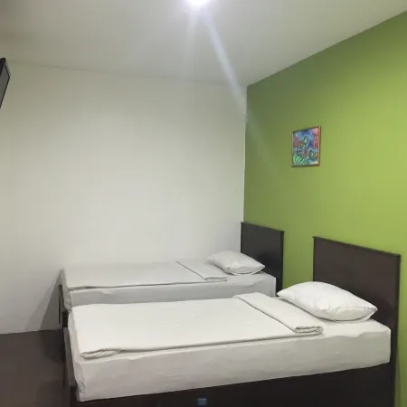 Red Tomato Hotel