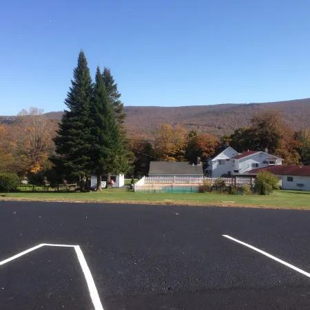 Four Winds Country Motel