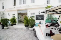 White Boutique Hotel and Residences Hotels in Otres Beach