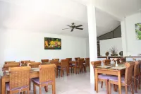 Le Surmer Self Catering Chalets - Breakfast