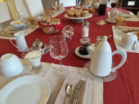 La Halte Aux Oiseaux Отели в г. Шавань