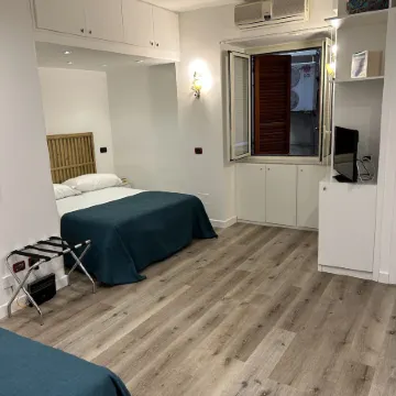MH Design Hotel Отели рядом с достопримечательностью «Площадь Пьяцца-дель-Плебишито»