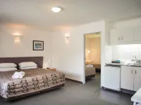 Colonial on Gladstone Hotels near Gisborne Airport